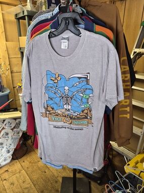 Gray Graphic Short-Sleeve Tee with Skeleton Palm Print Bin 37